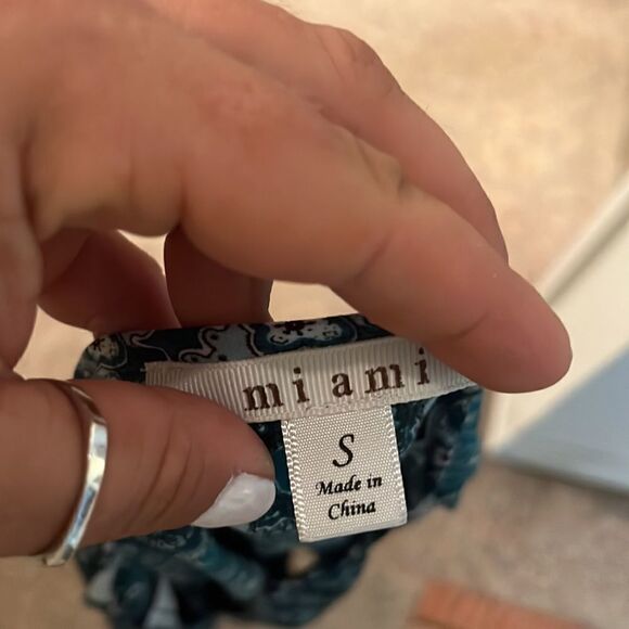 Francesca’s Miami Green and White Retro Split Neck Blouse.  Size Small - Picture 11 of 12